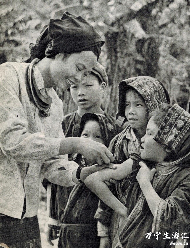 记者拍摄的1979年的海南五指山